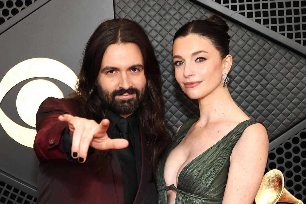 Jay Weinberg + Wife Chloe Reveal They’re Having a Baby