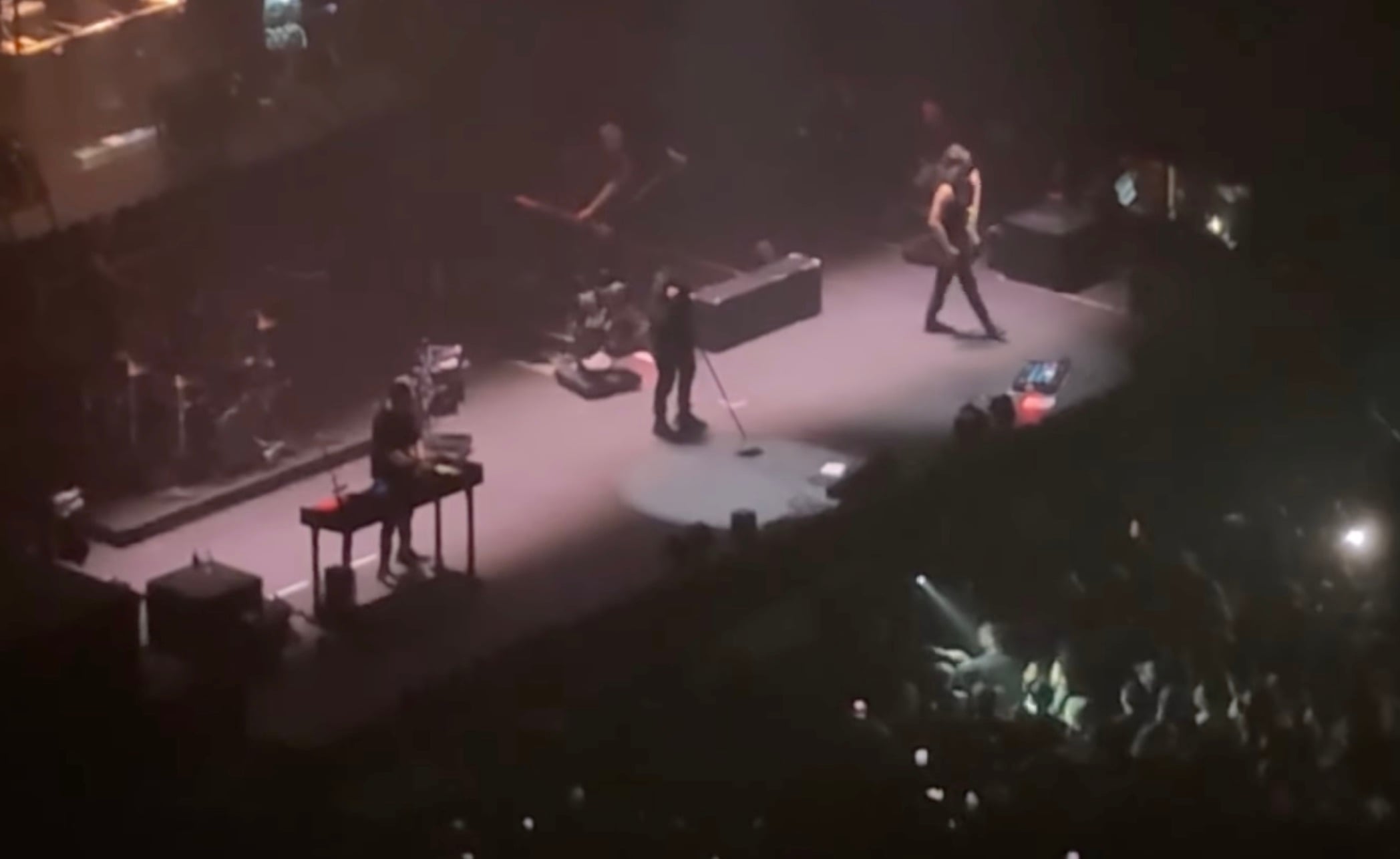 NINE INCH NAILS Halt “Hurt” To Eject Two Fighting Fans: “We’re Not Here For This, Man”
