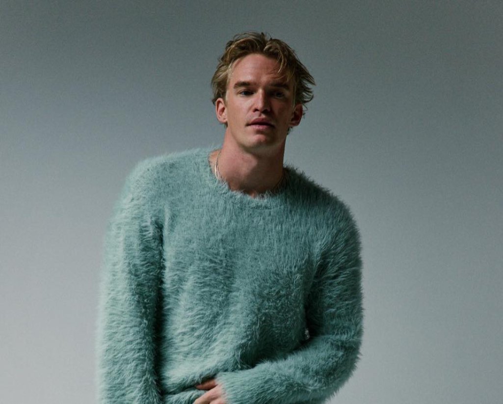 Watch “When It Comes To Loving You” by Cody Simpson