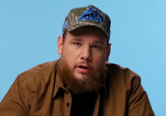 Luke Combs Gives Kids Big Tip At Lemonade Stand