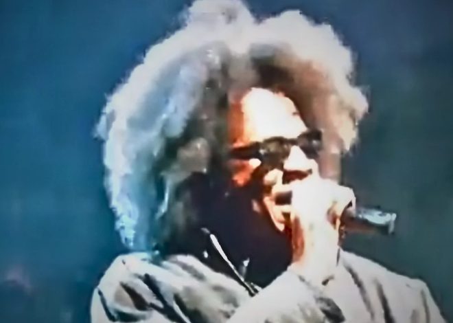 Jay-Z Debuts New Afro Look At Roots Picnic, Smokes  Drake & Damon Dash With Vicious Bars