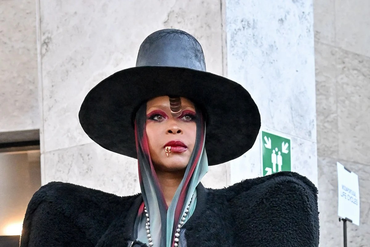 Erykah Badu Sparks Debate After Posting Beyoncé Backstage Video From Roots Picnic