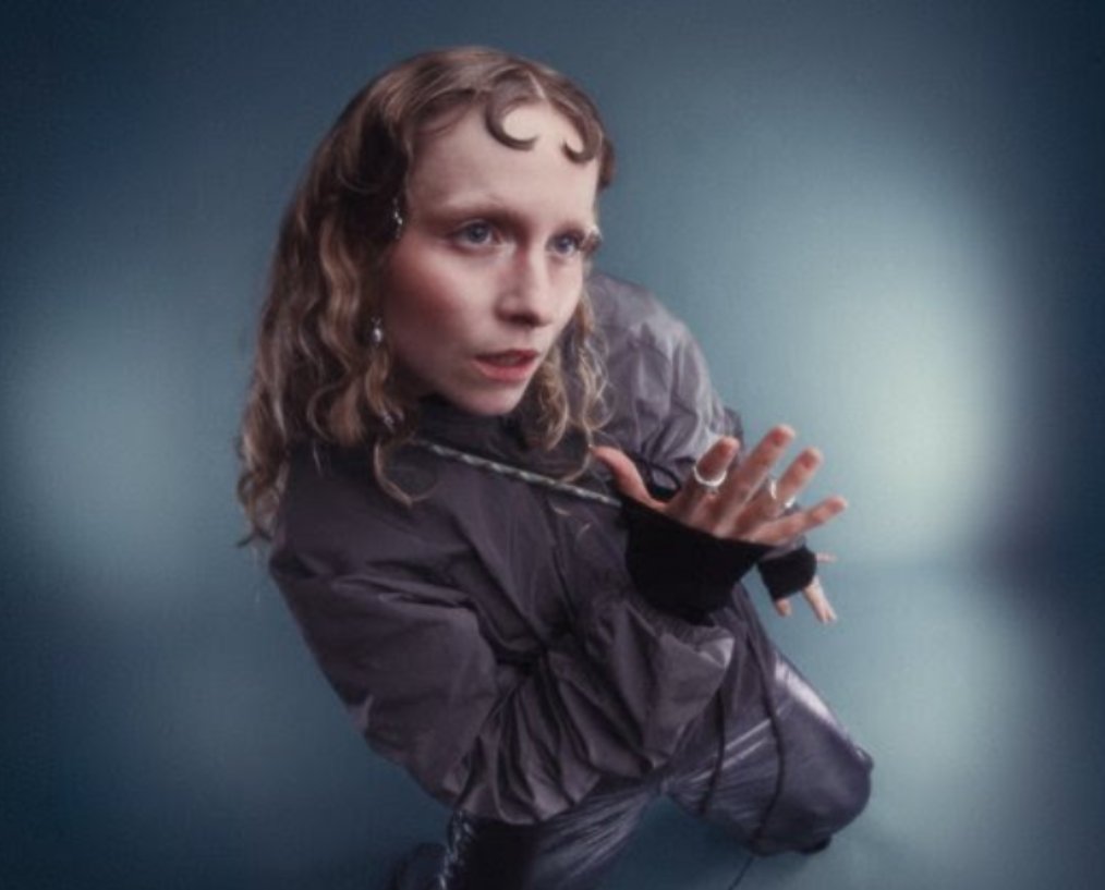 Moyka Turns Restlessness Into Pop Gold On Anthemic New Single “Moon”