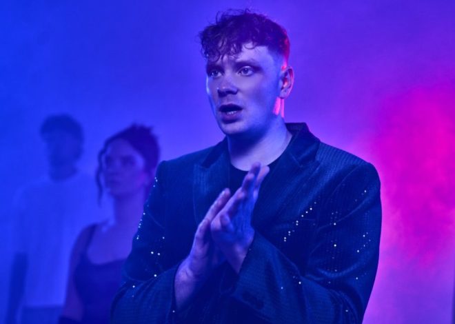 Samuel Evanson shares “Freaks” – an Empowering Alt-Pop Anthem About Belonging