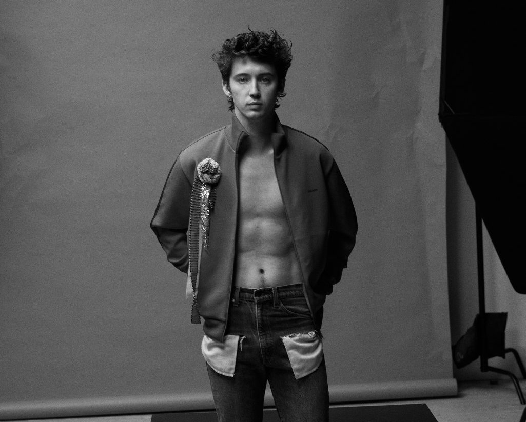 ‘She’s the Best’: Troye Sivan’s Feminine, Fearless New Pop Era